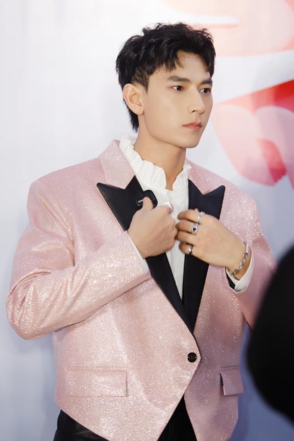 Isaac: Hit như người yêu, không phải muốn có là có-4