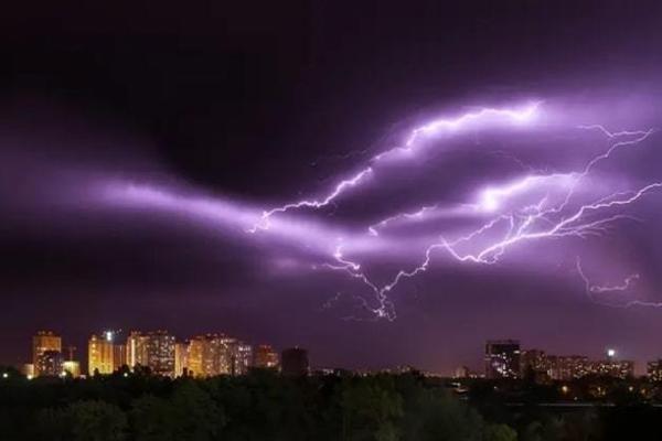 Du khách đang phơi nắng thì bị sét đánh thương tích tả tơi-2