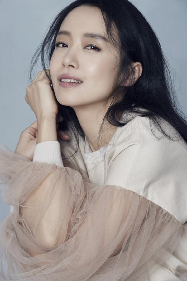 Ảnh hậu Cannes Jeon Do Yeon: Táo bạo trên màn ảnh, bình lặng trong hôn nhân-2