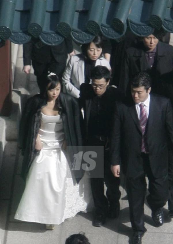 Ảnh hậu Cannes Jeon Do Yeon: Táo bạo trên màn ảnh, bình lặng trong hôn nhân-9