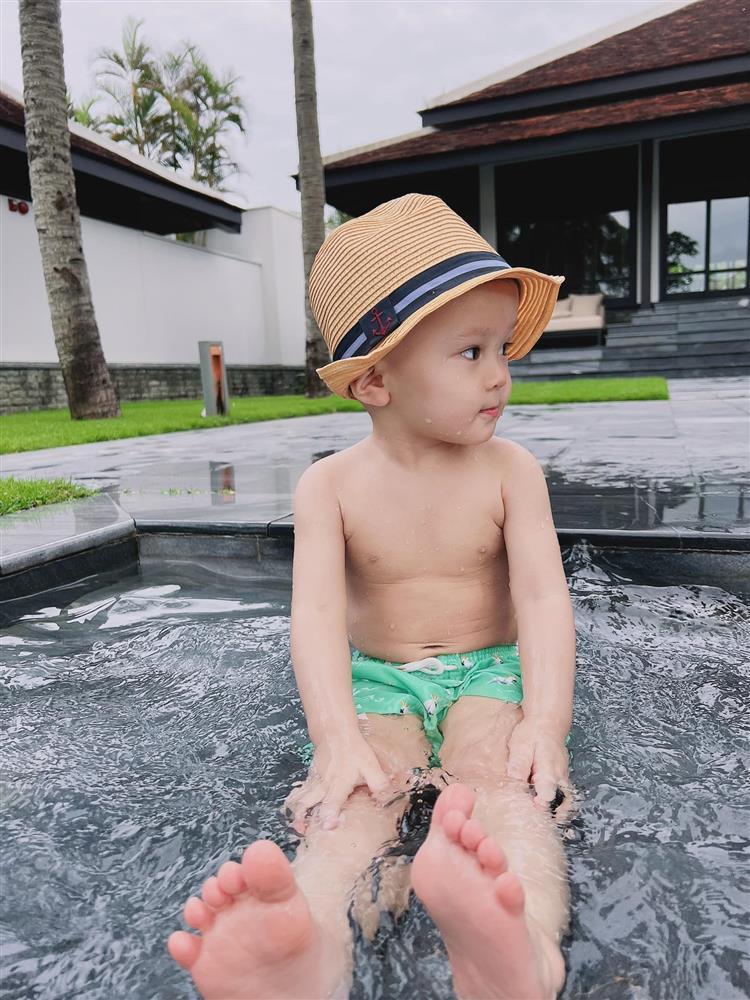 Đỗ Duy Mạnh làm tiệc linh đình cho quý tử, Hoàng Bách góp vui-7