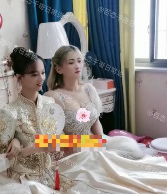 Phù dâu mặc váy mát mẻ trong đám cưới, chiếm hết spotlight cô dâu-3