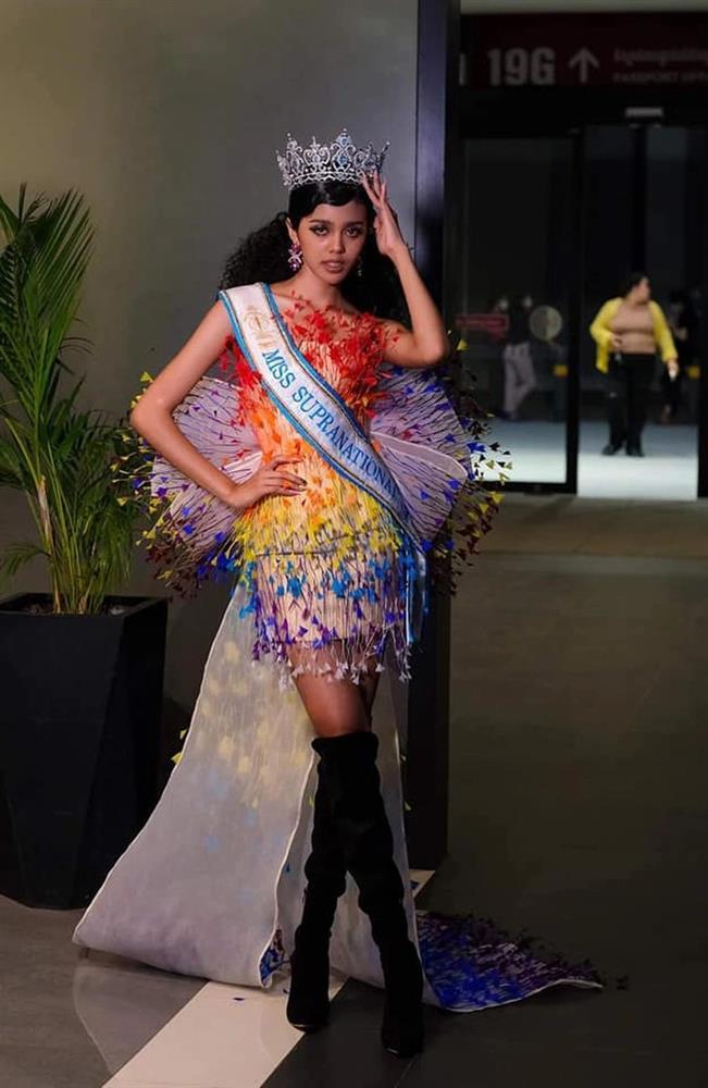 Miss Campuchia bị dội bom vì mặc đồ fake Việt, 600 triệu như 600K-1