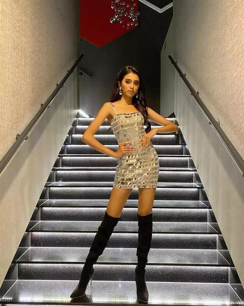 Miss Campuchia bị dội bom vì mặc đồ fake Việt, 600 triệu như 600K-9