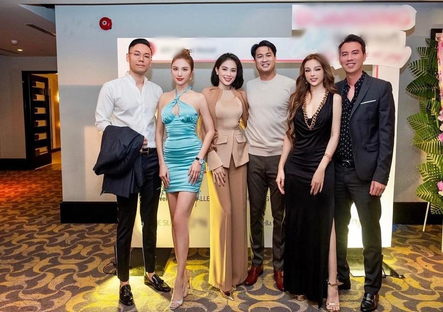 Mới đây, tại một sự kiện do Phillip Nguyễn và Linh Rin tổ chức, Huyền Baby bất ngờ xuất hiện cùng chồng là đại gia Quang Huy.