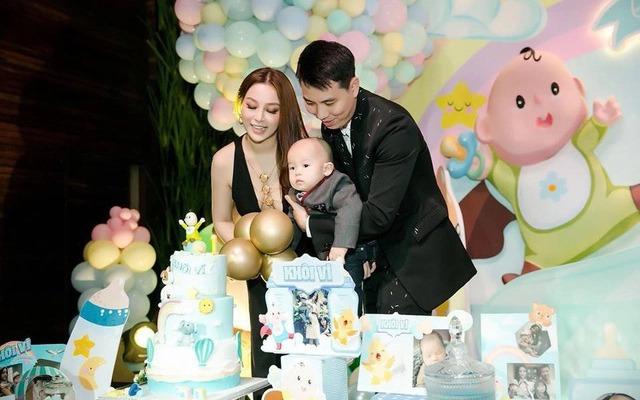 Huyền Baby cho biết dù kiếm được bao nhiêu tiền, cô vẫn giữ quan điểm: "Chồng vẫn phải nuôi từ đầu đến gót chân".