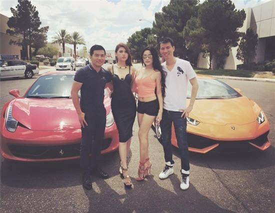 Dân tình luôn choáng ngợp về những món quà đắt giá chồng đại gia tặng Huyền Baby ngay cả trước và sau khi cưới.