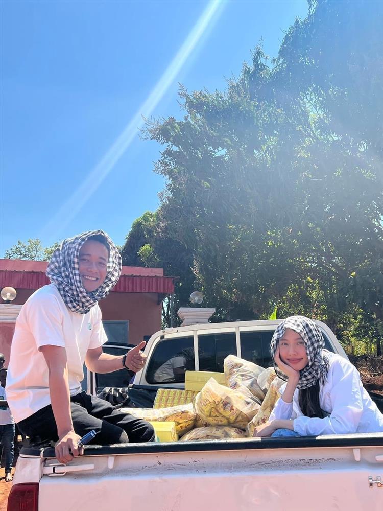 Quang Linh Vlog xuất hiện lạ lẫm, trắng quá nhìn không ra-8