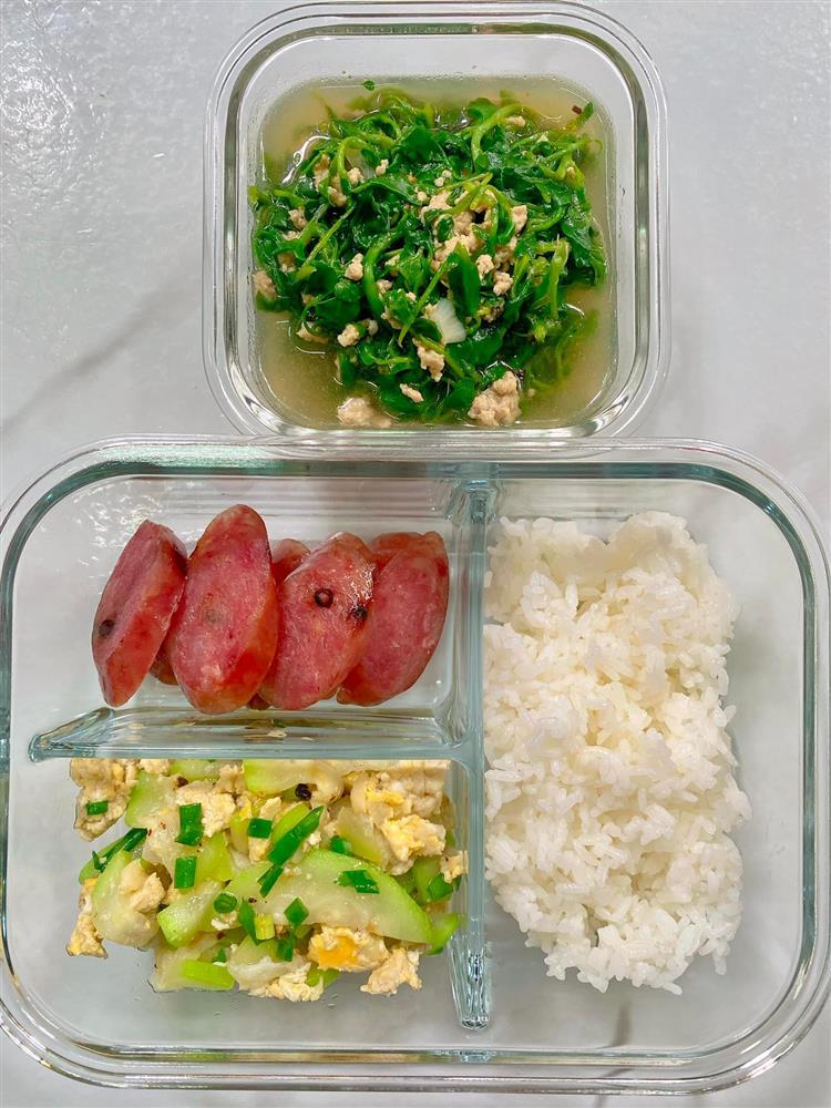 Vợ người ta khoe loạt siêu phẩm cơm hộp cho chồng mang đi làm-13