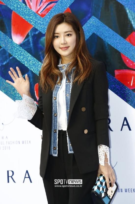 Park Han Byul sinh con thứ 2, tha thứ cho người chồng tù tội-1