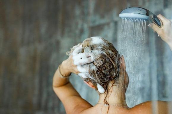 6 cách để bảo vệ tóc khỏi tác hại của nhiệt, tránh xơ rối, chẻ ngọn-3