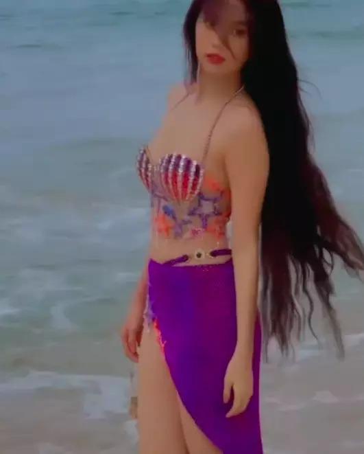 Thảo Nhi Lê bị ví như bạch tuộc khi mặc lại đầm Ngọc Trinh-5