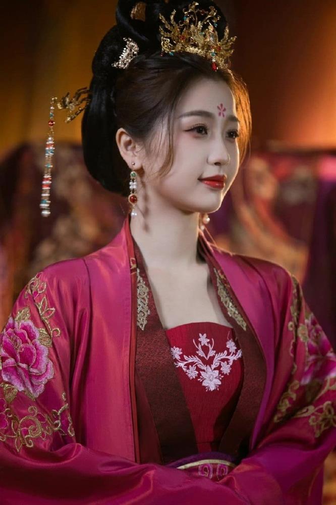 4 mỹ nhân má bánh bao: Triệu Lộ Tư khác nào bản sao Triệu Lệ Dĩnh-12