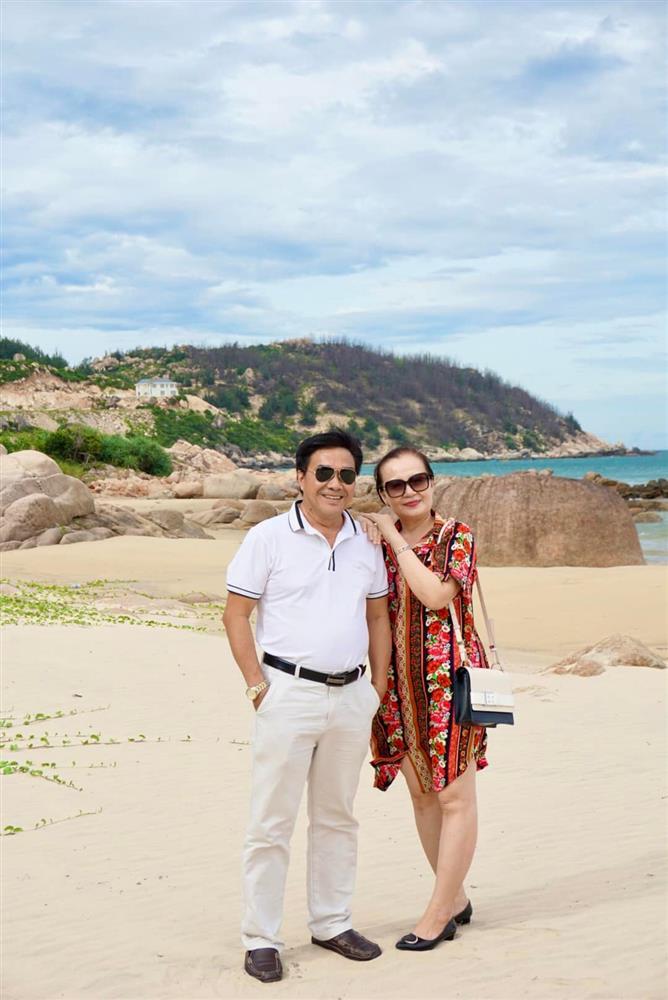 Bố mẹ chồng Lê Âu Ngân Anh sống sang chảnh, du lịch khắp nơi-3