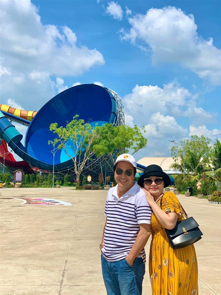 Bố mẹ chồng Lê Âu Ngân Anh sống sang chảnh, du lịch khắp nơi-5