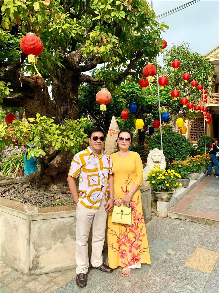 Bố mẹ chồng Lê Âu Ngân Anh sống sang chảnh, du lịch khắp nơi-11