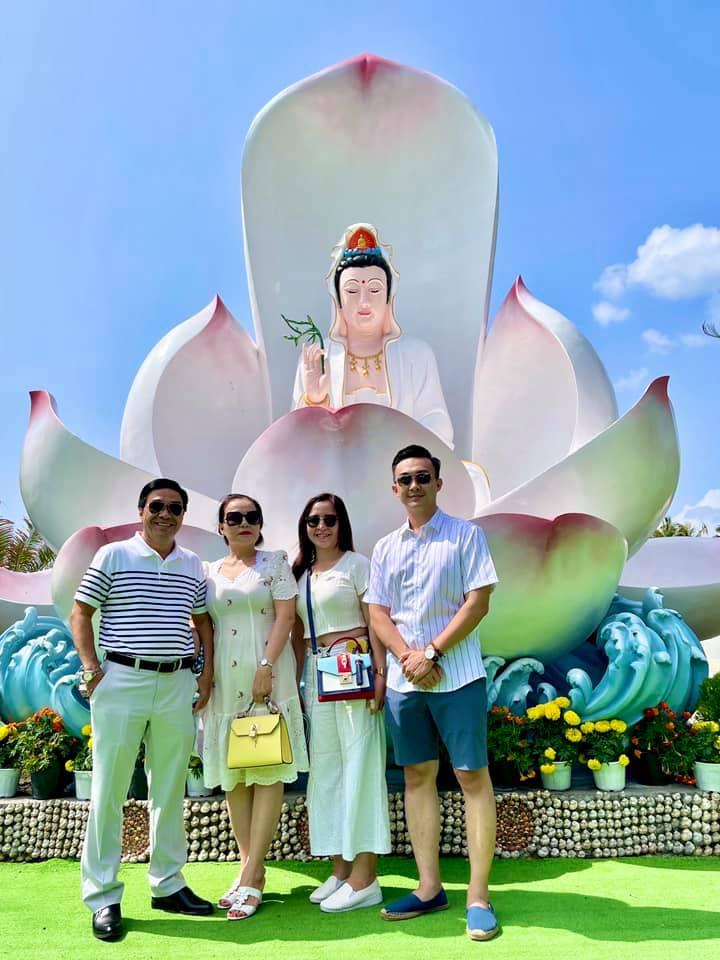 Bố mẹ chồng Lê Âu Ngân Anh sống sang chảnh, du lịch khắp nơi-21