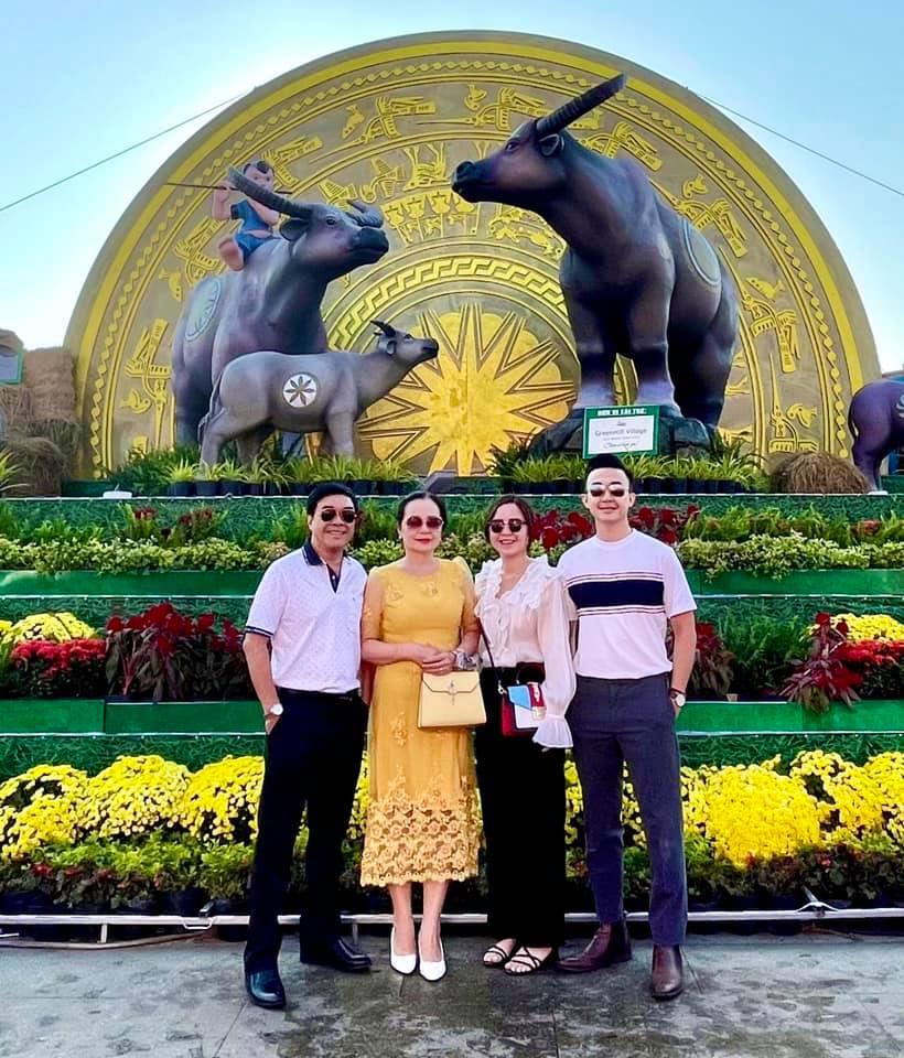 Bố mẹ chồng Lê Âu Ngân Anh sống sang chảnh, du lịch khắp nơi-22