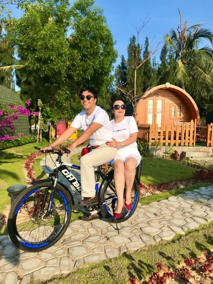 Bố mẹ chồng Lê Âu Ngân Anh sống sang chảnh, du lịch khắp nơi-27