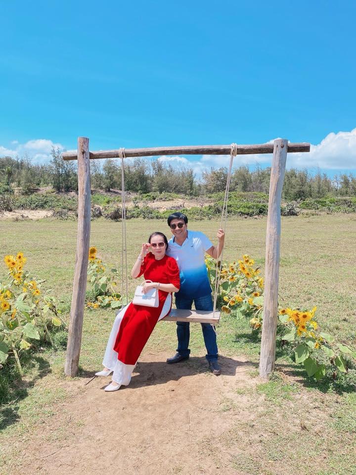 Bố mẹ chồng Lê Âu Ngân Anh sống sang chảnh, du lịch khắp nơi-30