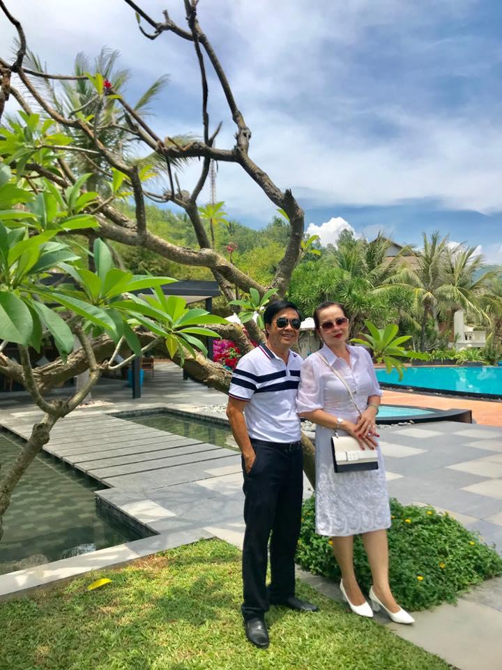 Bố mẹ chồng Lê Âu Ngân Anh sống sang chảnh, du lịch khắp nơi-35