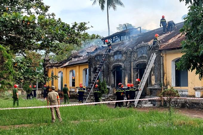 Cháy lớn trong di tích Quốc Tử Giám ở Huế-1