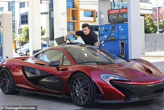 Brooklyn Beckham gây cười khi nói về nguồn tiền mua xế 1,2 triệu USD
