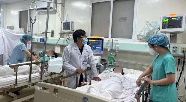 Nữ sinh 19 tuổi uống rượu độc có thể bị di chứng thần kinh và mù lòa-2