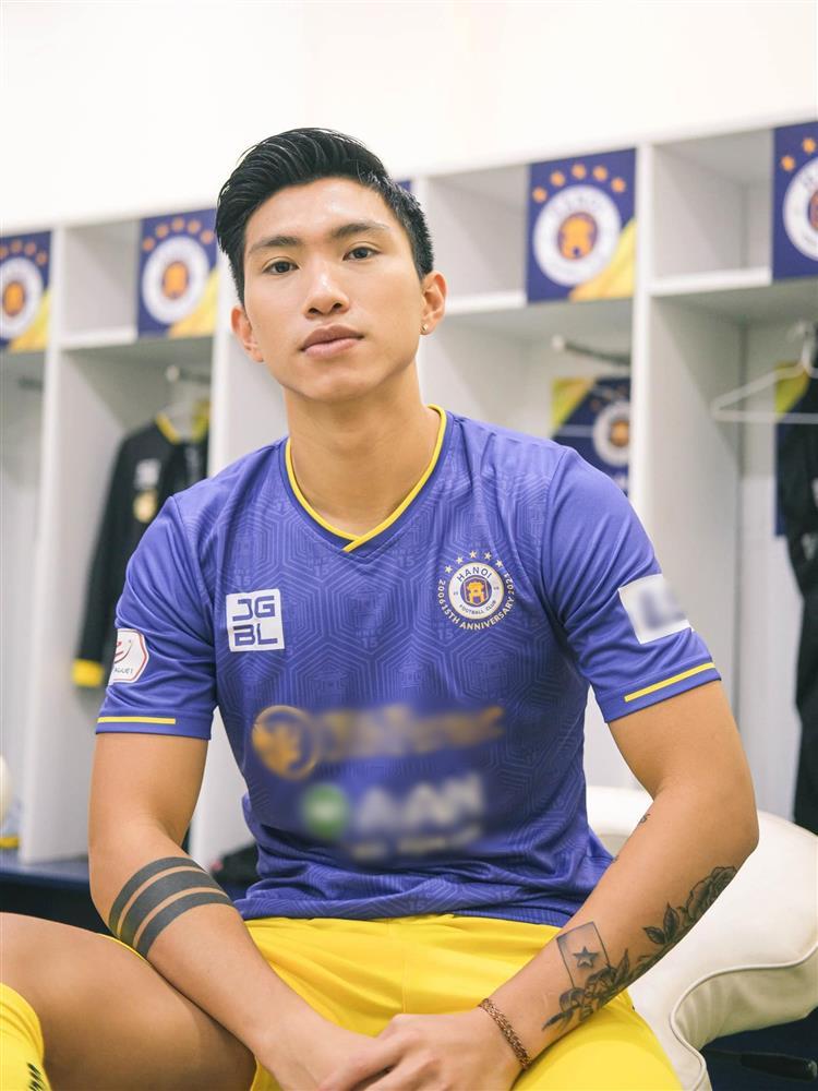 Doãn Hải My mặc áo Đoàn Văn Hậu, check in ở phòng riêng-2