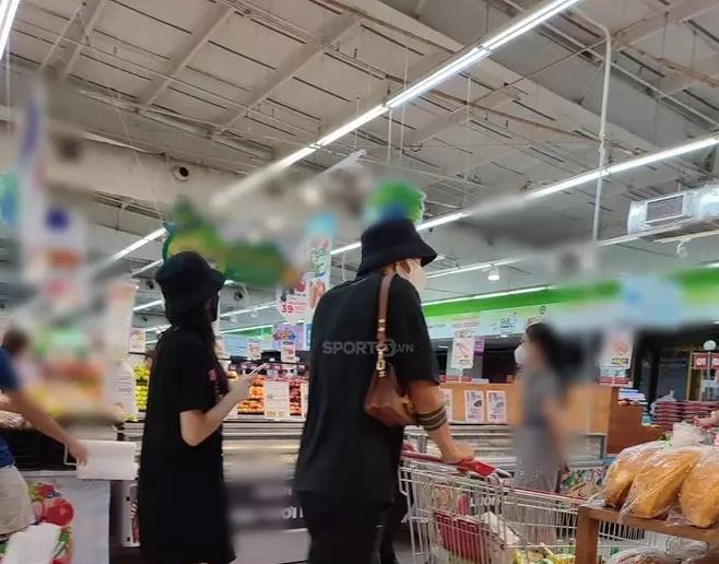 Doãn Hải My mặc áo Đoàn Văn Hậu, check in ở phòng riêng-3