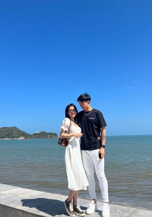 Doãn Hải My mặc áo Đoàn Văn Hậu, check in ở phòng riêng-7