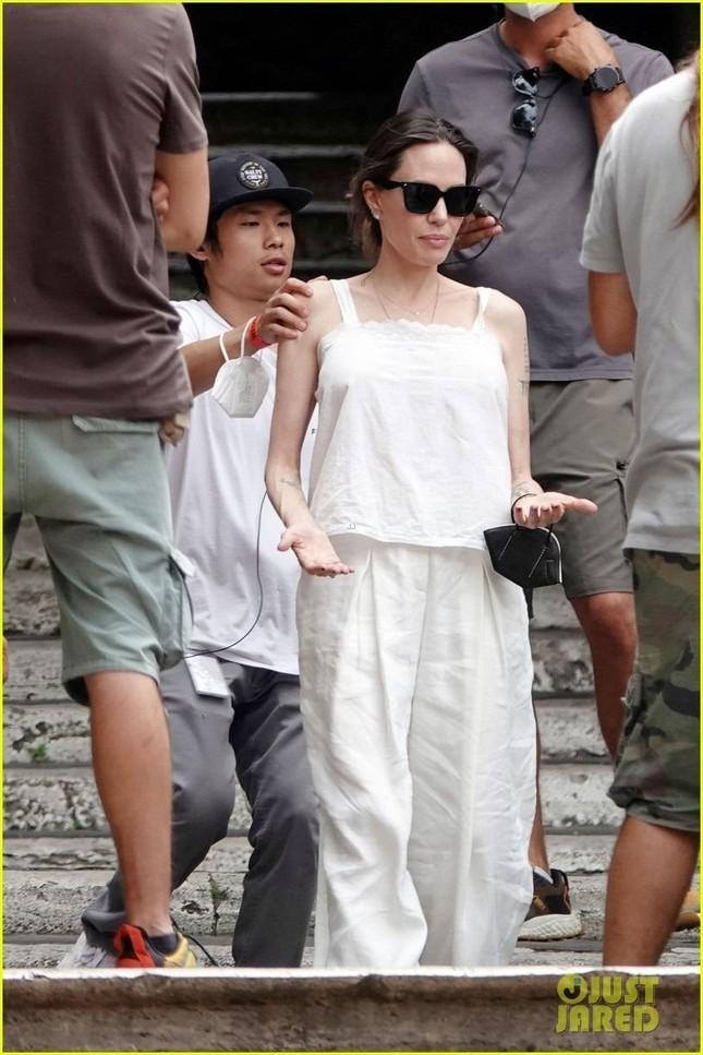 Angelina Jolie thuê Maddox và Pax Thiên làm việc cho mình-2