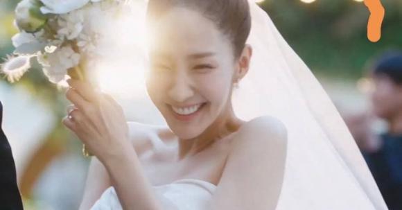 Nữ hoàng dao kéo Park Min Young gây hãi với phần cổ nhăn nhúm-3