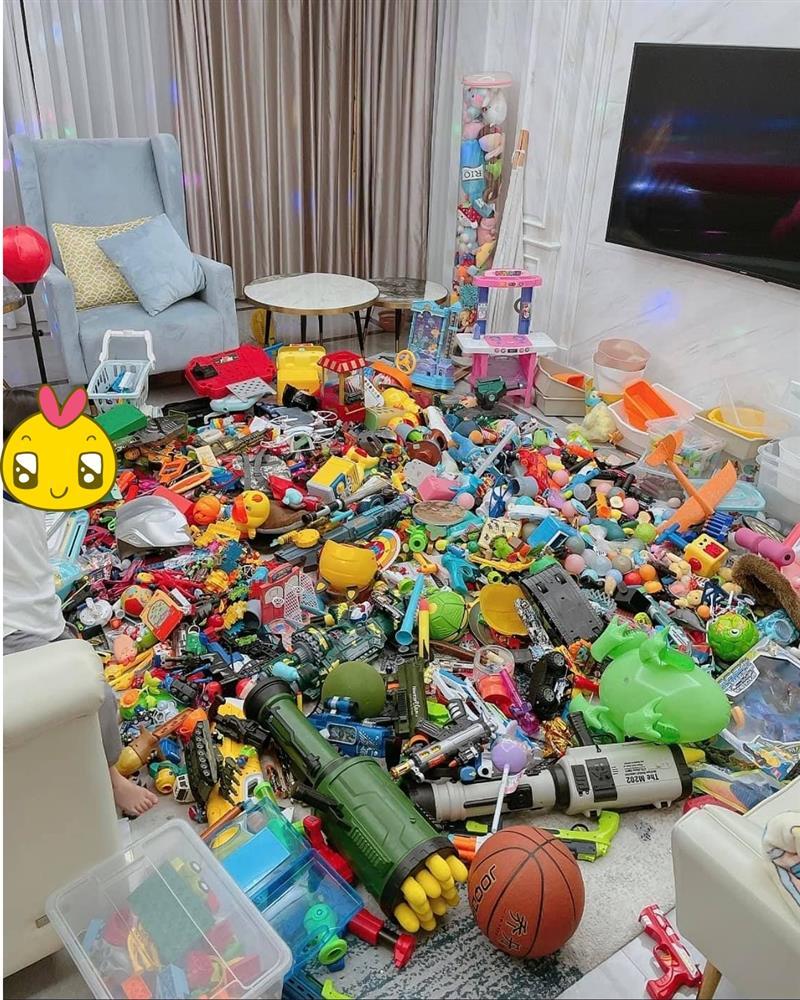 Bố mẹ ám ảnh kinh hoàng khi nhìn đống đồ chơi của con trai-3