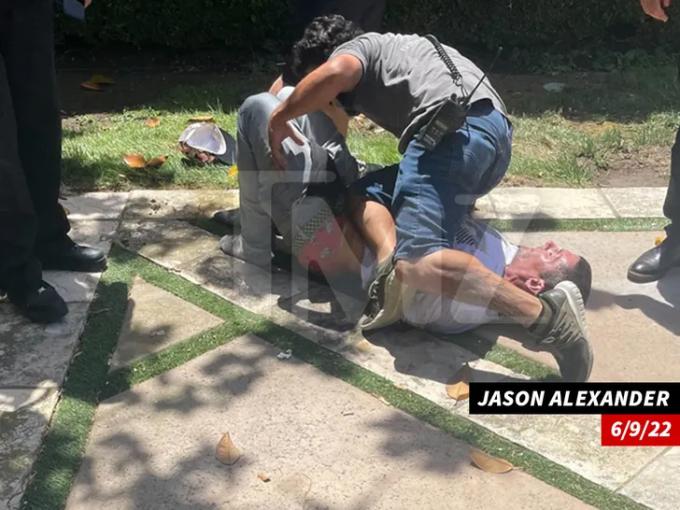 Chồng cũ Britney Spears bị bắt vì ăn cắp vòng tay-2