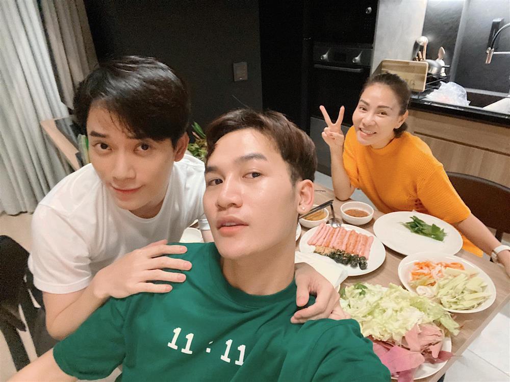 Tin showbiz Việt ngày 18/8: Thanh Thảo ngỡ ngàng góc khuất Hồng Ngọc-12