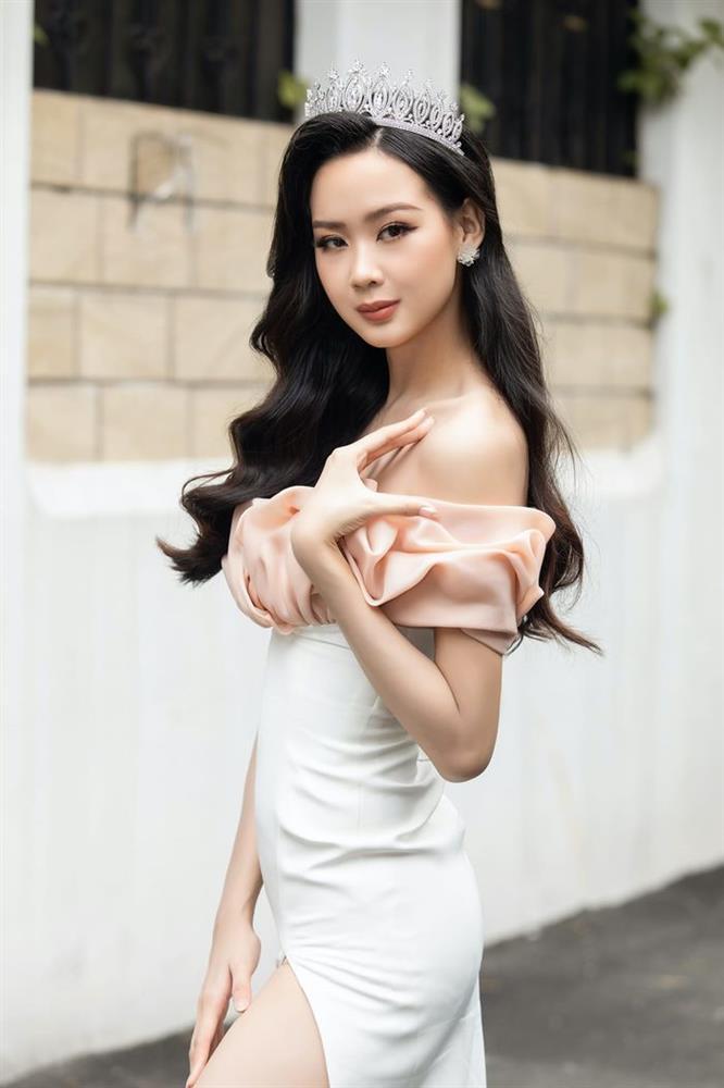 Đầm Hương Giang hóa lũn cũn khi vào tay Á hậu Bảo Ngọc 1m85-1