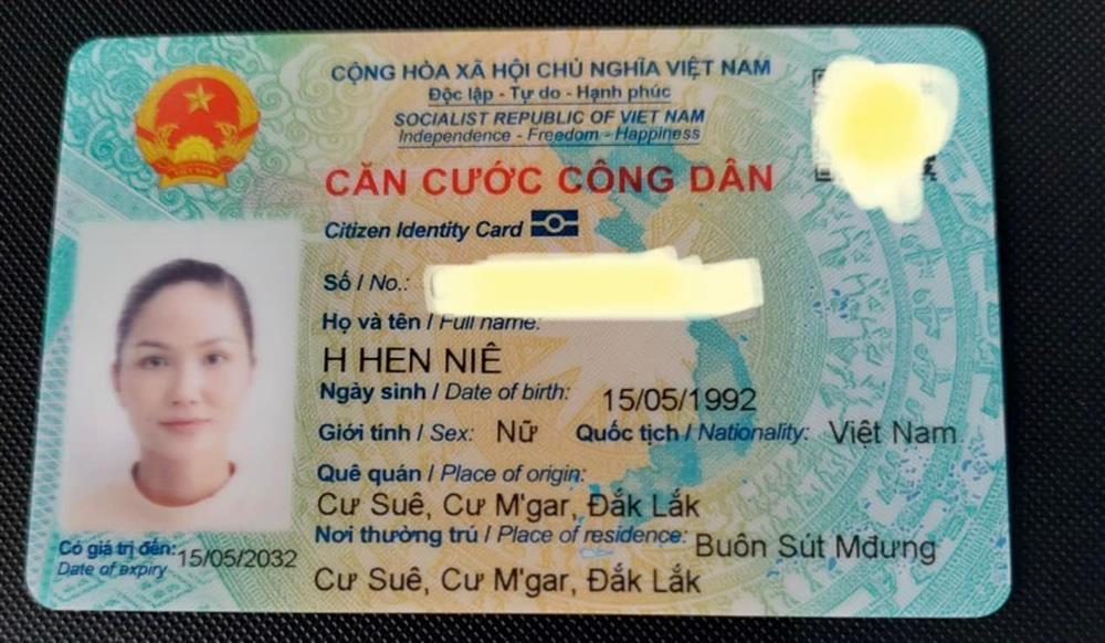 Ngọc Trinh để lộ ảnh căn cước: Có đẹp như HHen Niê, Tóc Tiên?-5