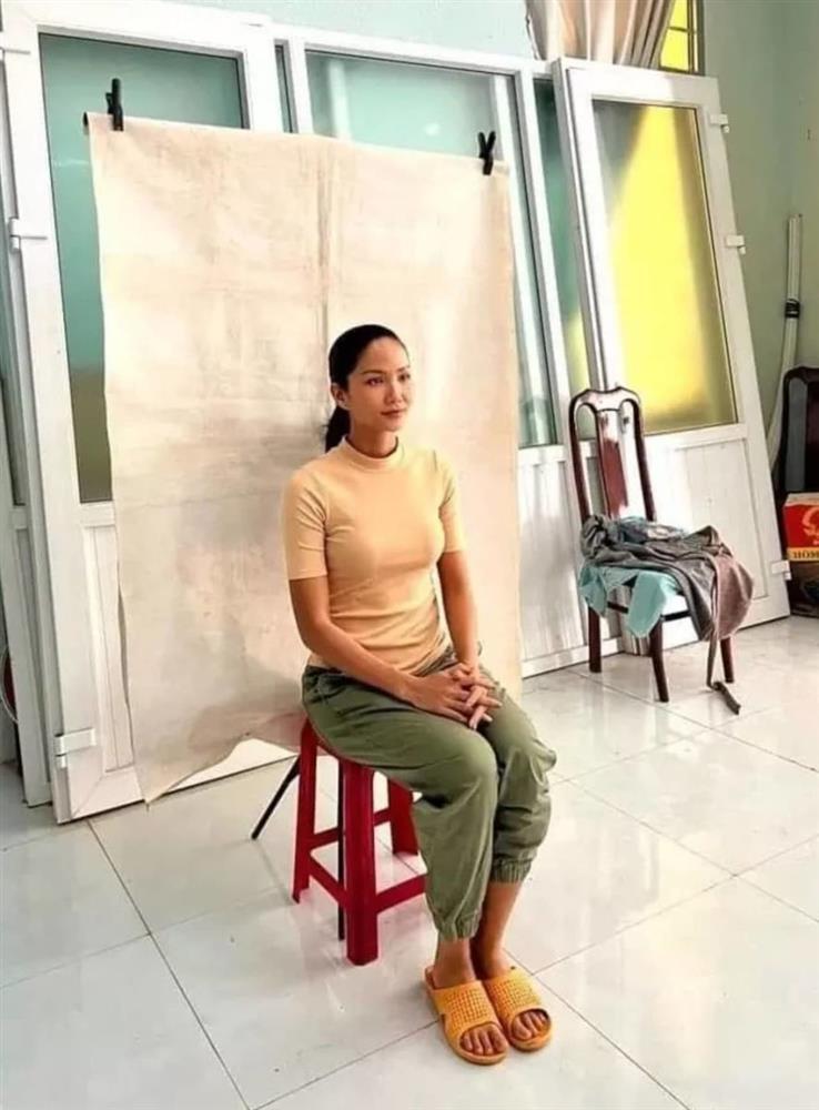 Ăn mặc bô nhếch, HHen Niê vẫn có ảnh CCCD xinh lung linh-2