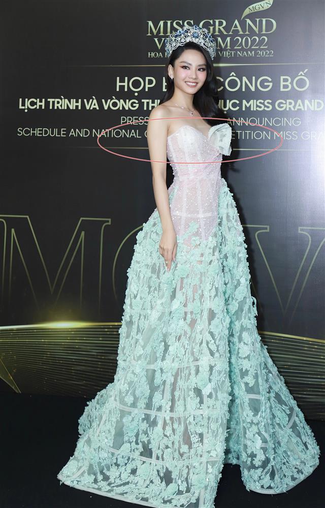Vừa đăng quang, Hoa hậu Mai Phương mắc lỗi lộ nội y hệt Đỗ Mỹ Linh-2