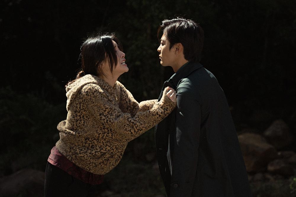 Cao Thái Hà suýt chết ngạt khi bị bạn diễn bóp cổ-7