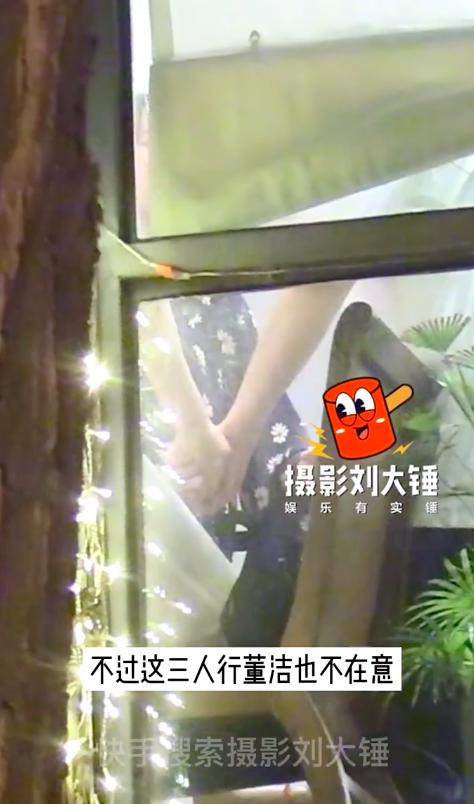 Chúc Anh Đài Đổng Khiết lộ ảnh thân mật người đàn ông lạ-3