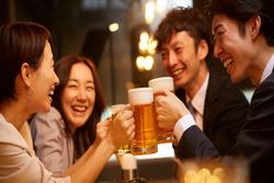 Chuyện ngược đời: Nhật Bản khuyến khích người dân uống rượu bia nhiều hơn