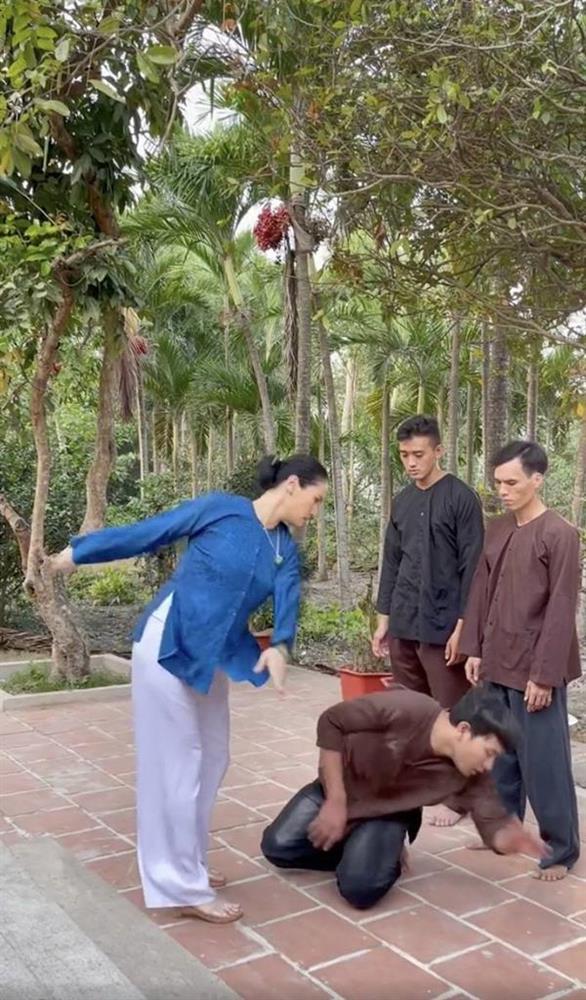 Sao Việt quên thoại: Do bị tát đau, lo nhắc lời cho diễn viên khác-2