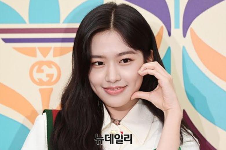 Idol Kpop bị thợ make up hại thảm: phấn nền cả ký, mascara vón cục-9