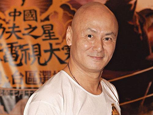 Ngôi sao gạo cội Lưu Gia Huy ngồi xe lăn trở về TVB-3