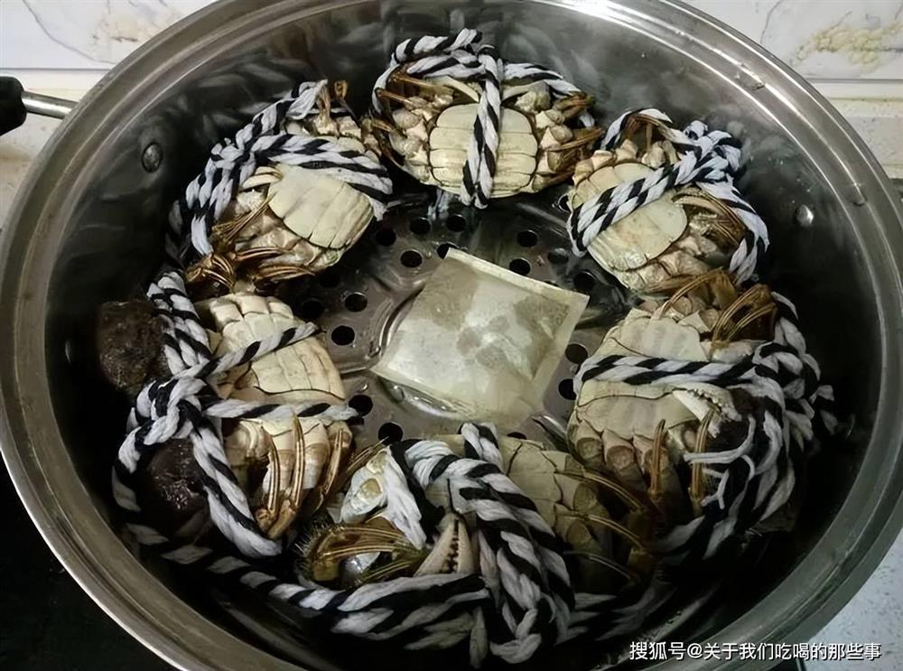 Hấp cua nên dùng nước lạnh hay nước nóng?-5