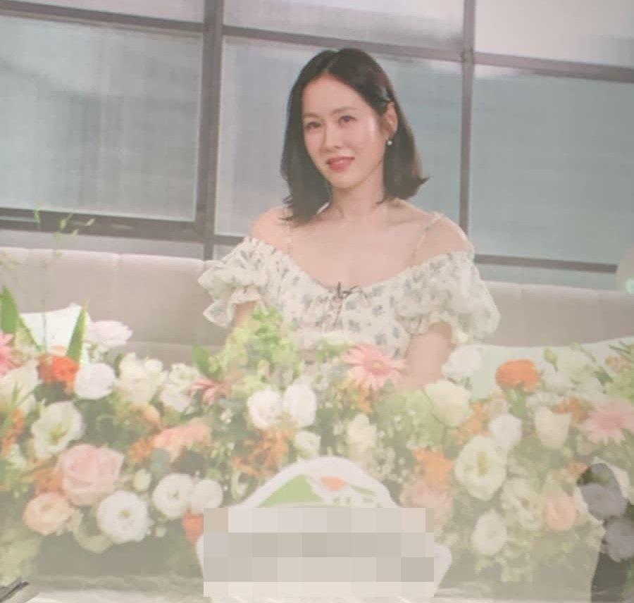 Mẹ bầu Son Ye Jin cắt tóc ngắn, mũm mĩm lên trông thấy-2