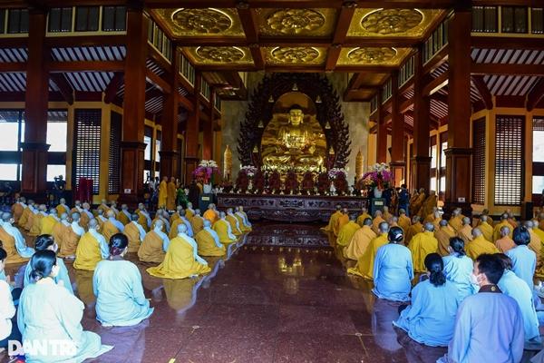 Cô bé 15 tuổi và 5 giỗ đầu người thân mất vì COVID-19-7