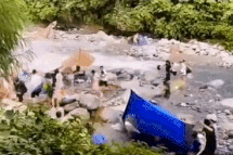 Dân ngoại thành Hà Nội nhìn của cải chìm trong làn nước lũ-16